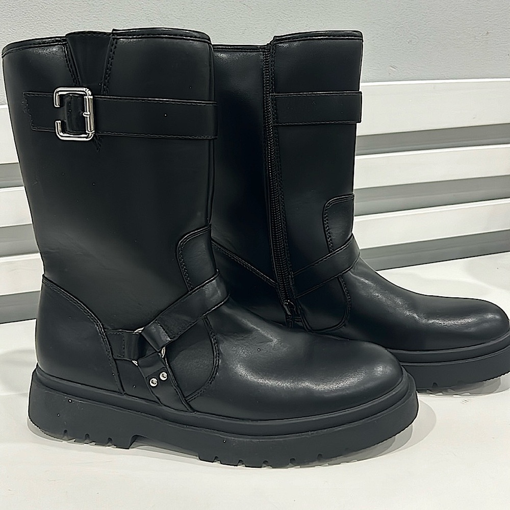 Gap black boots